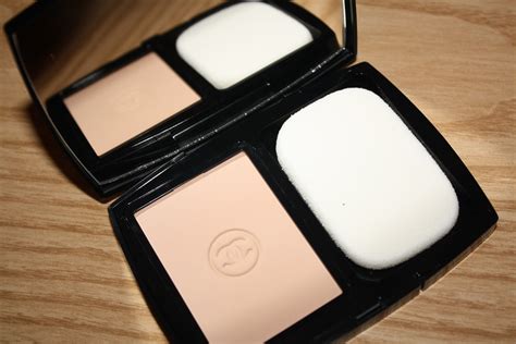 chanel kompakt puder|Chanel powder.